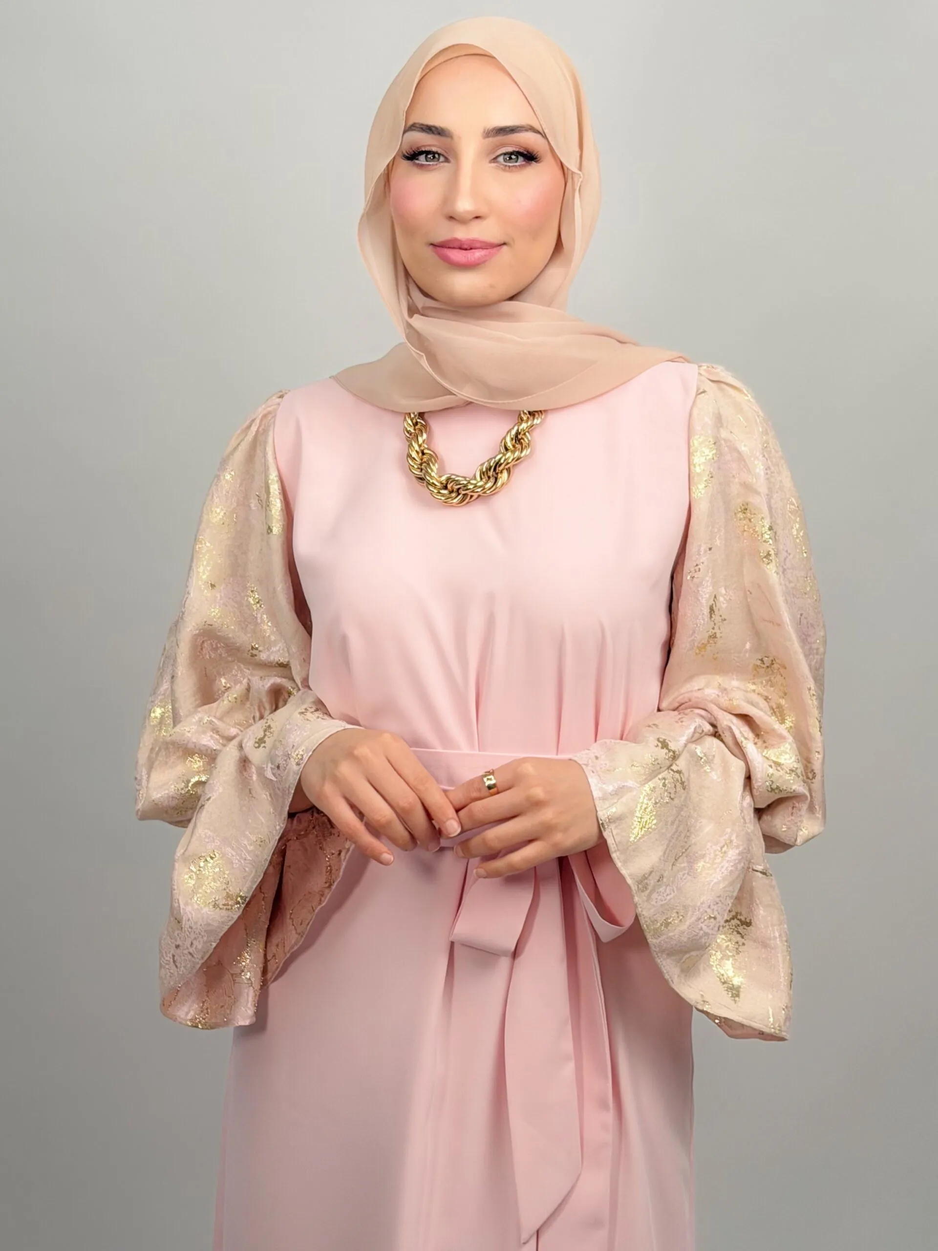 Robe Zahra – Image 2